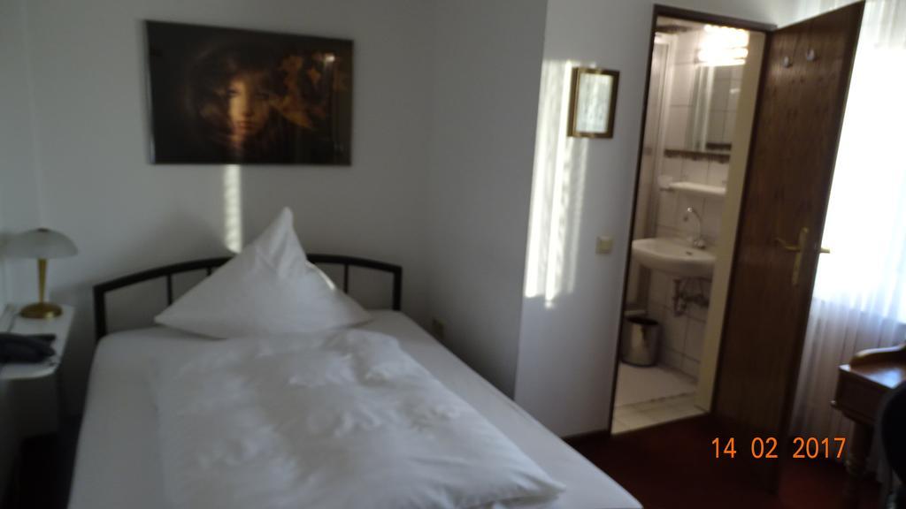 Bed & Breakfast Hotel Helga Hein Дюселдорф Екстериор снимка