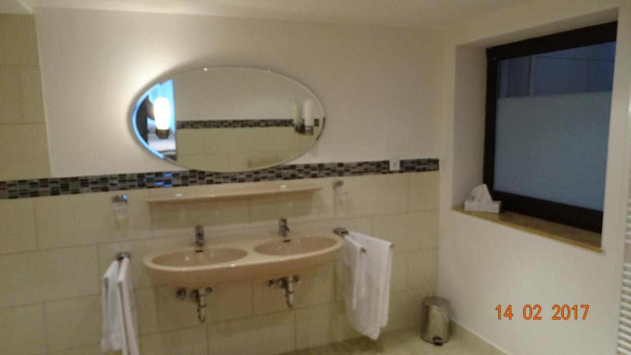 Bed & Breakfast Hotel Helga Hein Дюселдорф Екстериор снимка
