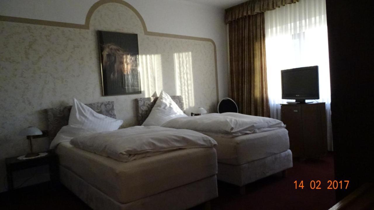 Bed & Breakfast Hotel Helga Hein Дюселдорф Екстериор снимка